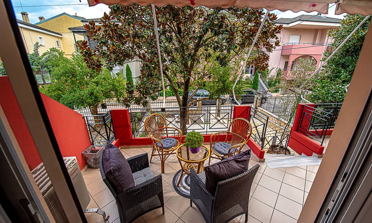 Ioannina Town Centre House | Ανακαινισμένη vintage μεζονέτα δίπλα στη λίμνη, κοντά στα δημοφιλή αξιοθέατα!