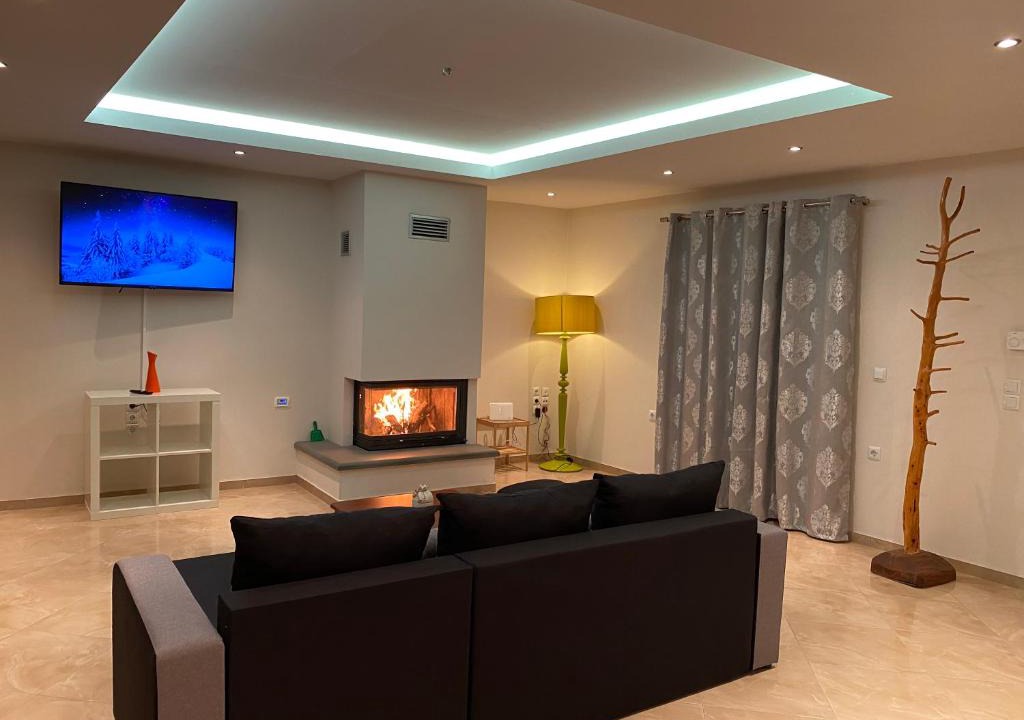 Karpenisi Apartment | Αρτέμιδα plus Karpenisi Apartment