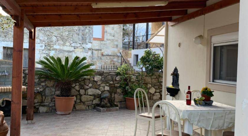Pirgou House | 100 m² House ∙ 2 bedrooms ∙ 6 guests