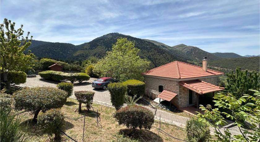 Kalavrita Villa | 110 m² Villa ∙ 3 bedrooms ∙ 7 guests