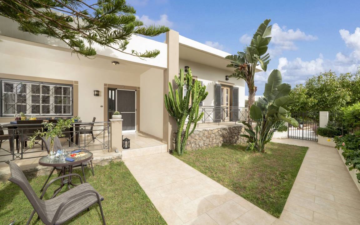 Flamouriana House | 125 m² House ∙ 5 bedrooms ∙ 10 guests