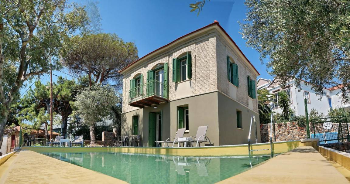 Plomari Villa | 127 m² Villa ∙ 3 bedrooms ∙ 7 guests