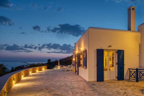 Finikas House | 200 m² House ∙ 5 bedrooms ∙ 14 guests