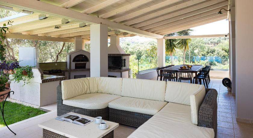 Somatas Villa | 200 m² Villa ∙ 5 bedrooms ∙ 14 guests