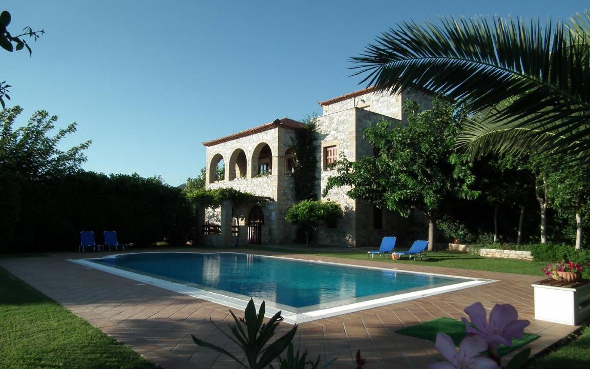 Lefktron House | 215 m² House ∙ 5 bedrooms ∙ 11 guests
