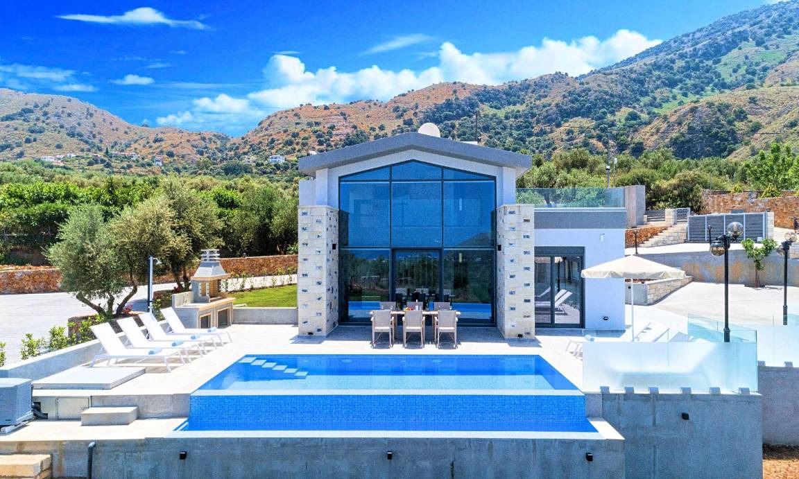 Mathes House | 220 m² House ∙ 5 bedrooms ∙ 15 guests