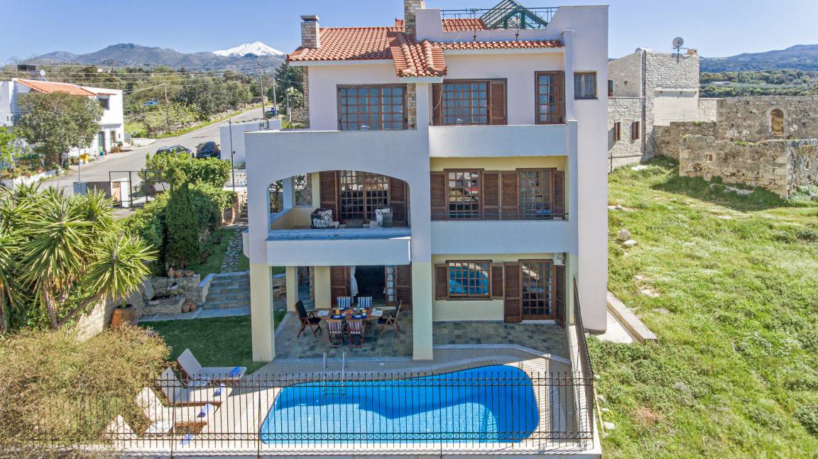 Margarites Villa | 240 m² Villa ∙ 6 bedrooms ∙ 13 guests