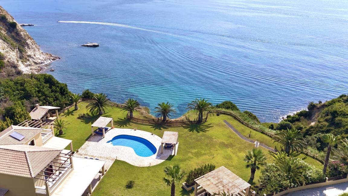 Leivathos Villa | 255 m² Villa ∙ 4 bedrooms ∙ 9 guests