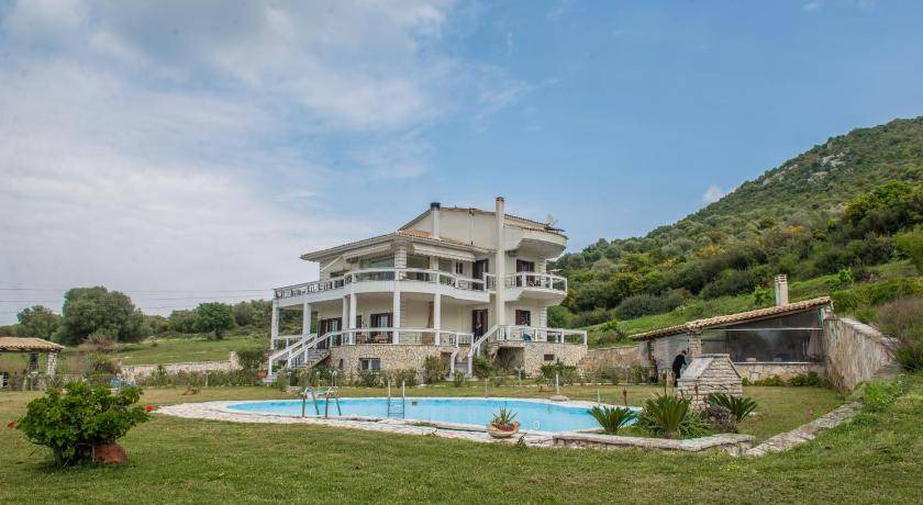 Monastiraki Villa | 280 m² Villa ∙ 5 bedrooms ∙ 10 guests