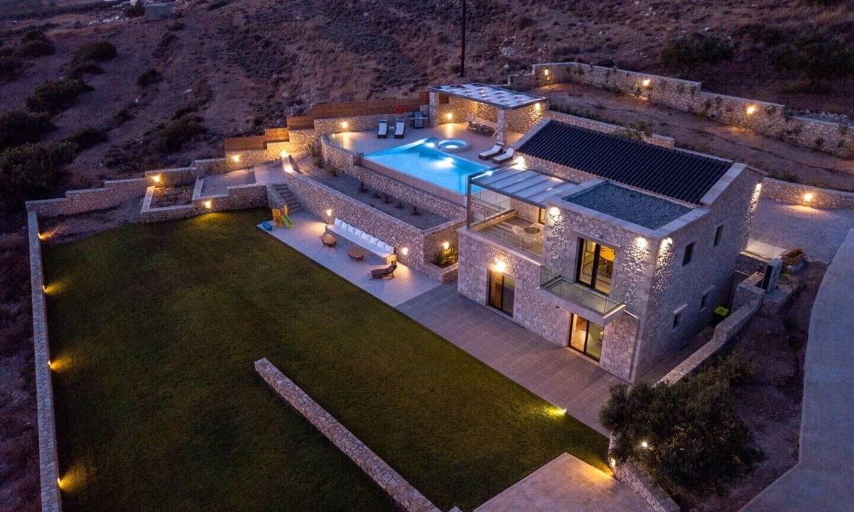 Falassarna Villa | 2Jacuzzi in & outdoor ★ 2Heated pool ★ 2Sauna ★ 14sleeps