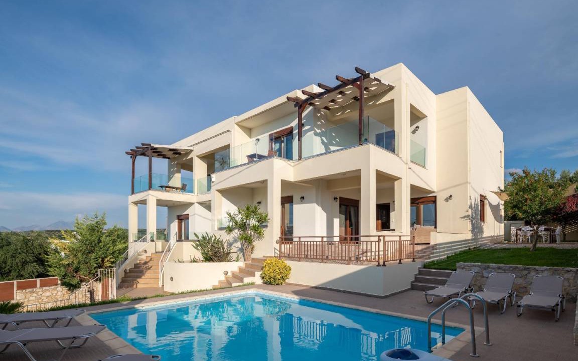 Loutra House | 400 m² House ∙ 6 bedrooms ∙ 13 guests