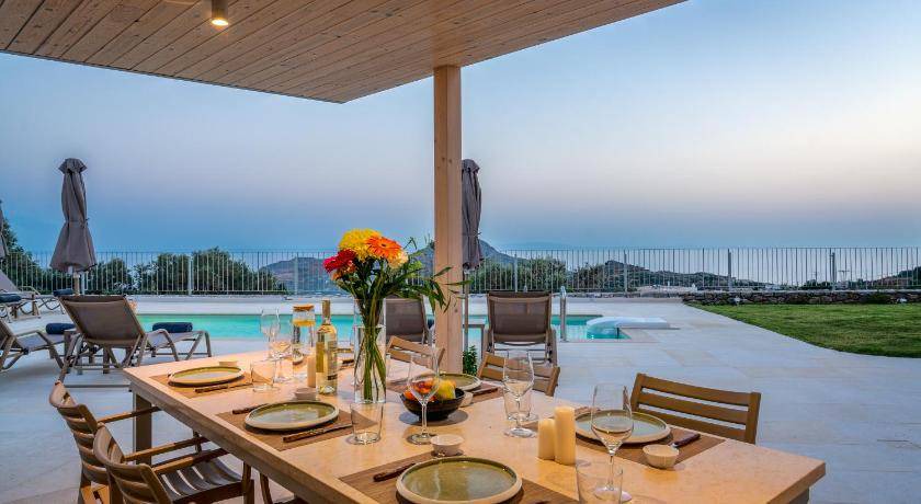 Mariou Villa | 450 m² Villa ∙ 3 bedrooms ∙ 7 guests
