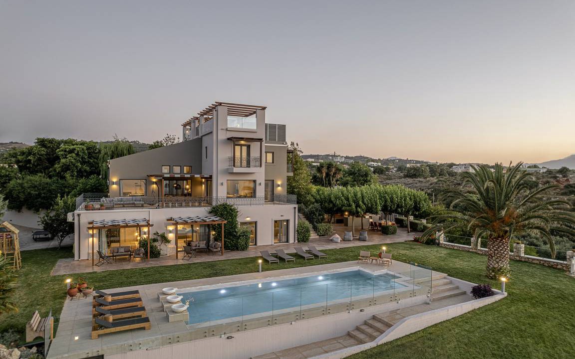 Tria Monastiria Villa | 600 m² Villa ∙ 9 bedrooms ∙ 22 guests