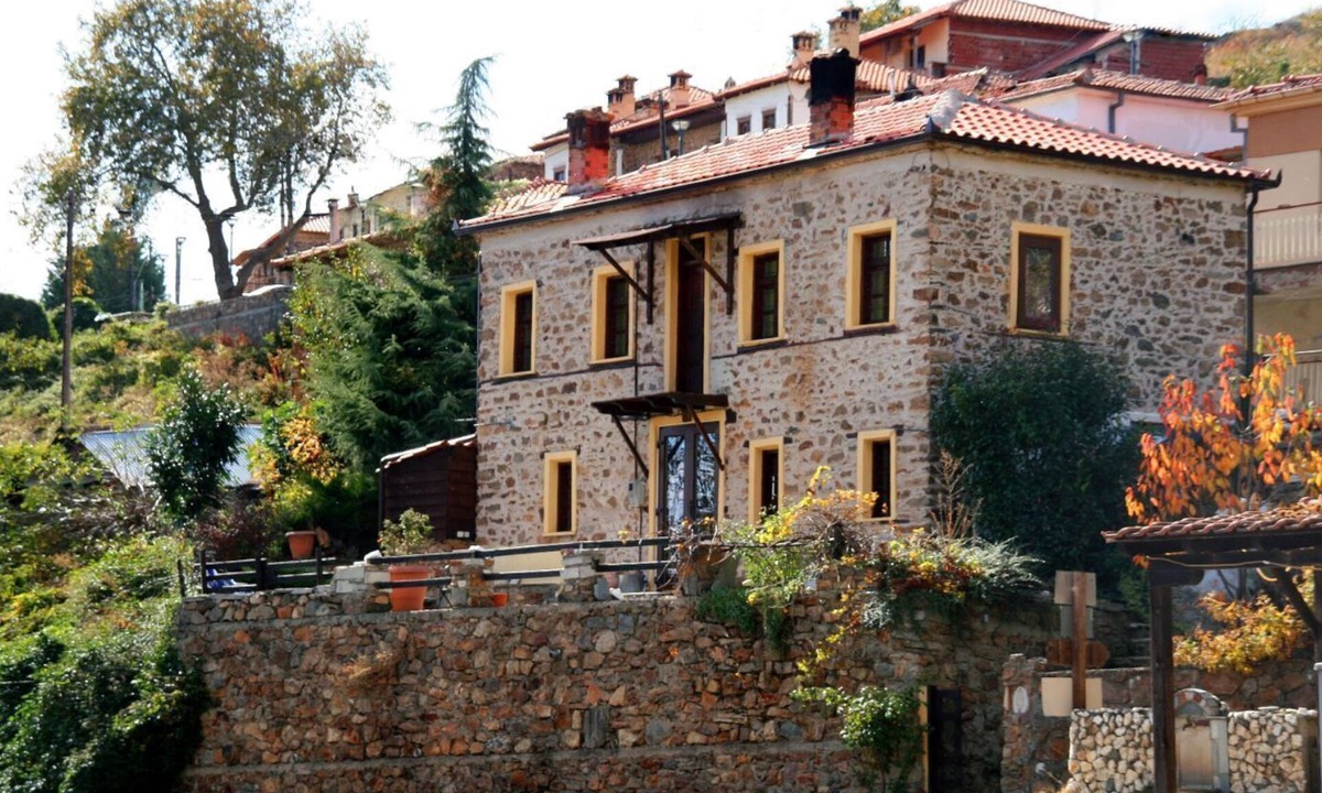 Sidirochori Villa | A century old stone House Overlooking The Kastoria Lake
