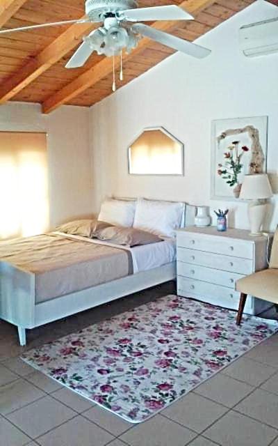 Volos City Centre Apartment | A Sweet English Home, Studio with big balcony