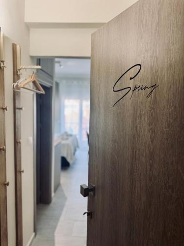Xanthi Apartment | All Season - Spring Room
