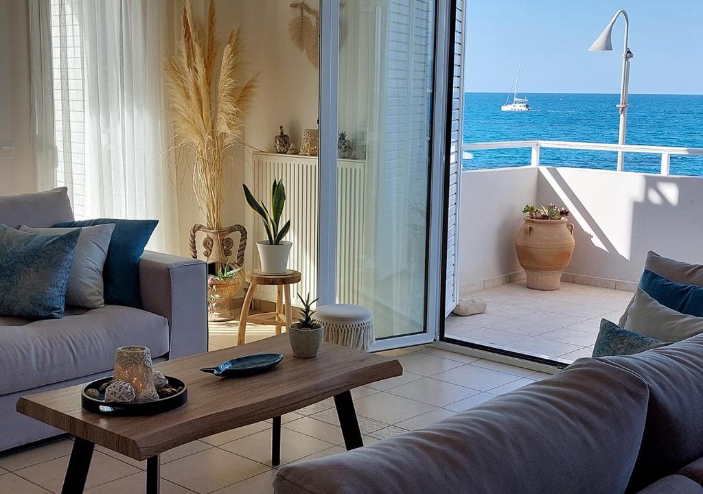 Hersonissos Centre Apartment | Amazing Beachfront Apartment in Hersonissos