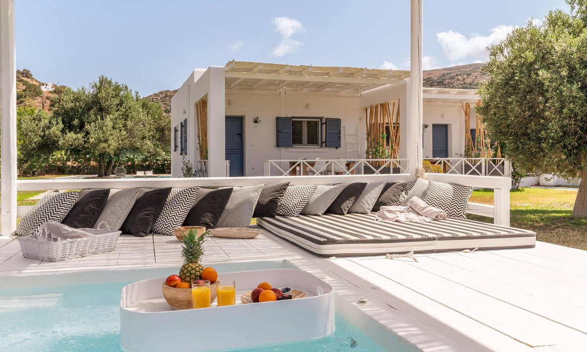 Kato Fellos Apartment | Apartment In A Hotel "Ow Andros Luxury Suites 5" with Mountain View, Private Terrace & Wi-Fi