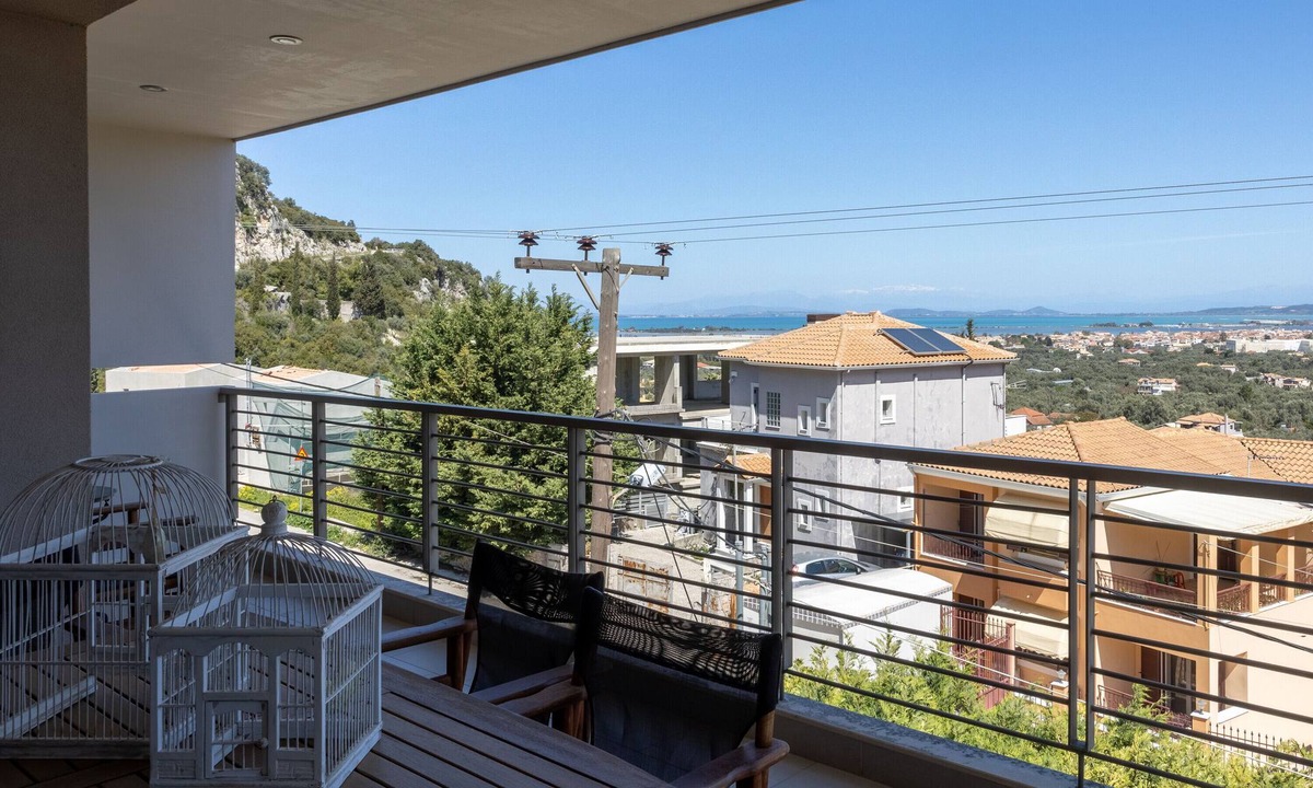 Apolpaina Apartment | Apartment 'Lefkadia's Bayview 1' with Sea View, Wi-Fi and Air Conditioning