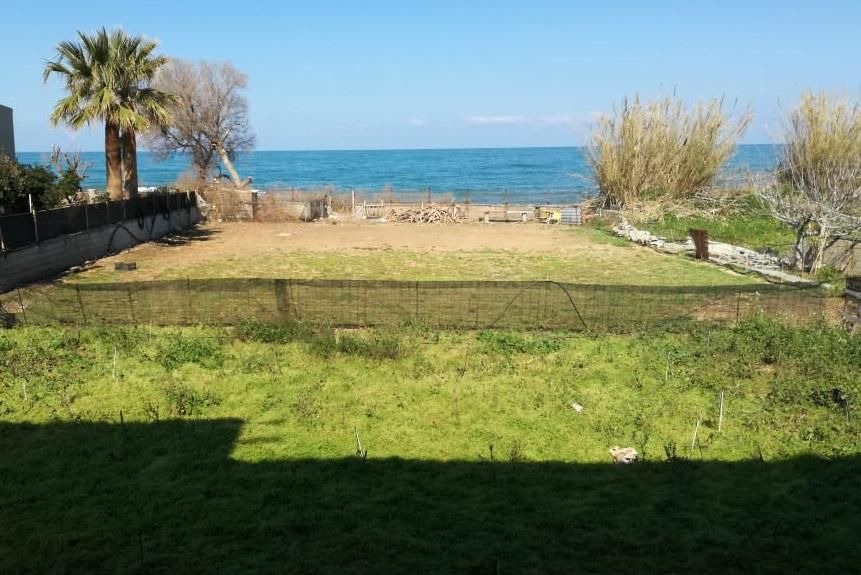 Stavromenos Apartment | Apartment on the seafront, Wifi | Stavromenos, Crete