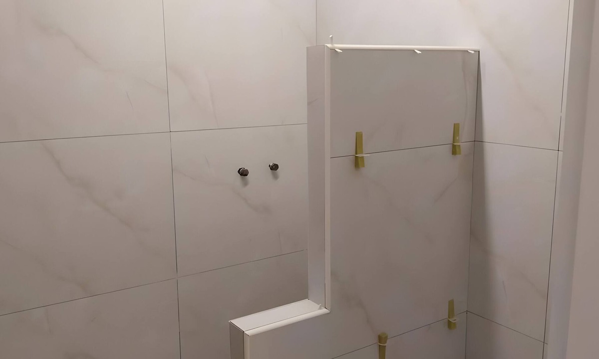 Kalymnos Town Apartment | Apartment 'Triple Room Pool View' with Mountain View, Wi-Fi and Air Conditioning