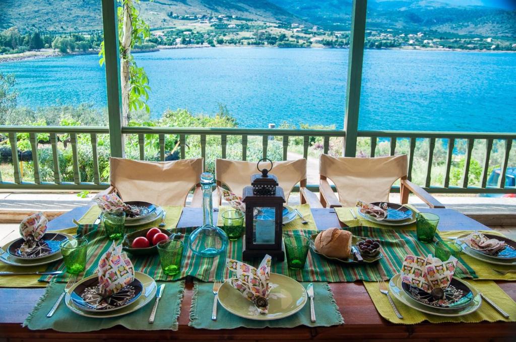Galaxidi Apartment | Aphrodite's Coast Retreat House!