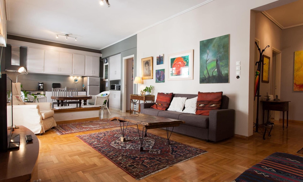 Exarhia Apartment | Athens centre, artist's apartment for 4