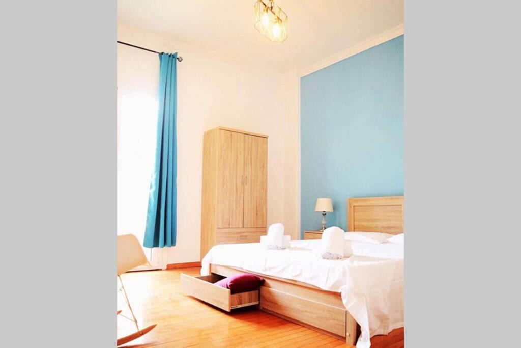 Exarhia Apartment | Athens Luxury 3Bedroom Apartment City Center Large