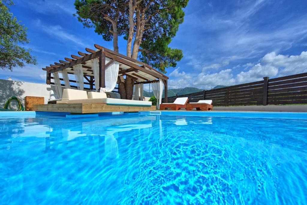 Acharavi Villa | Beach Villa Christina by PosarelliVillas