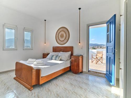 Piso Livadi Apartment | Bianca home with panoramic 180 sea view