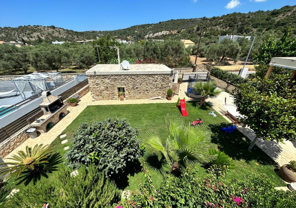 Monopari House | BIO Garden Stonehouse