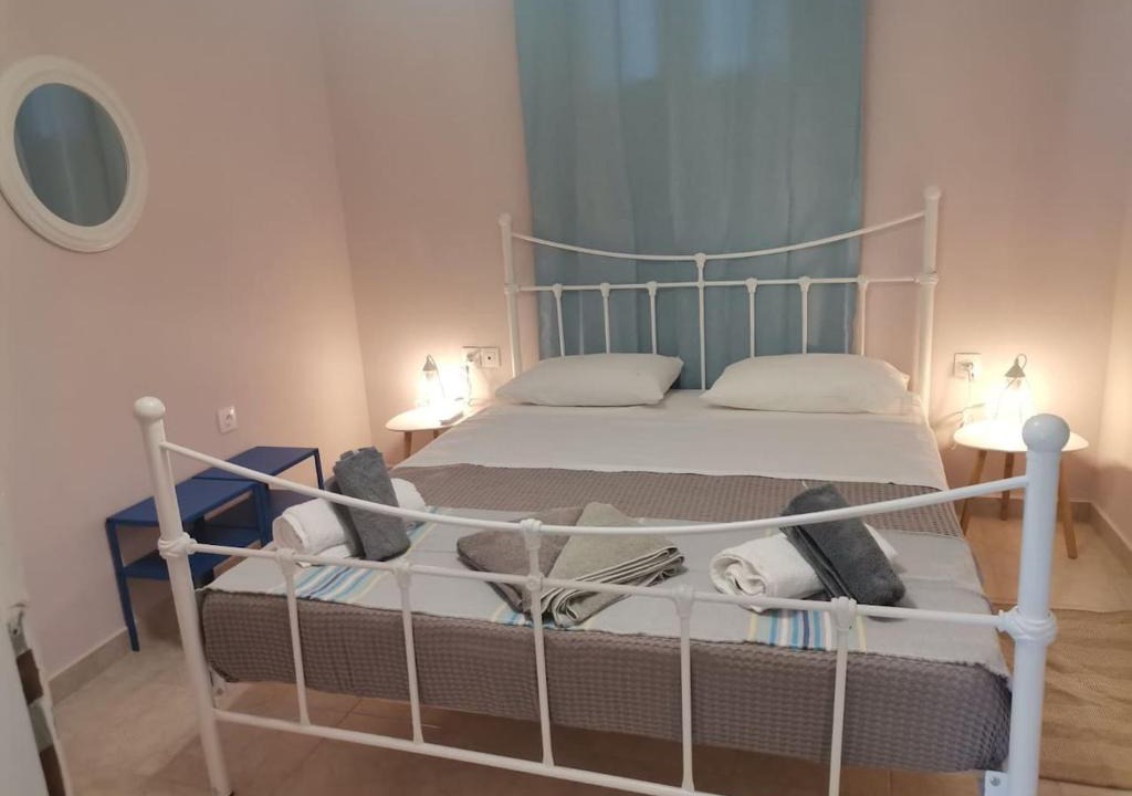 Lavrio Apartment | Blue central apt 10 min to the port/wash machine