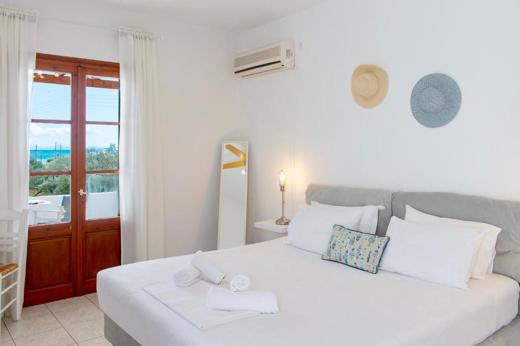 Platis Gialos Apartment | Blue Fish