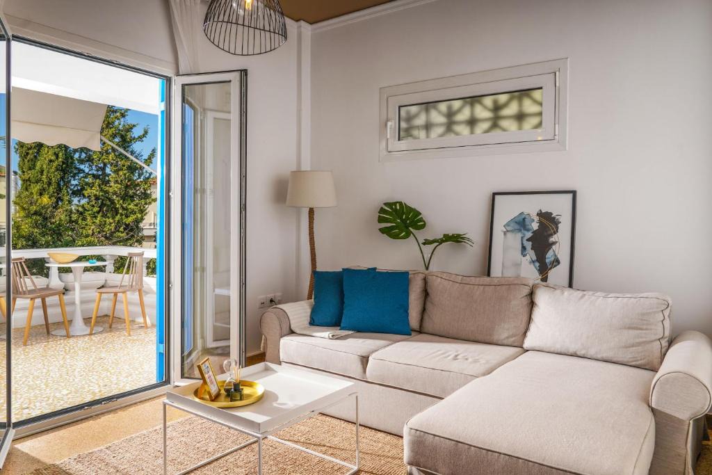 Vouliagmeni Apartment | Breeze One Bedroom Apartment by BluPine