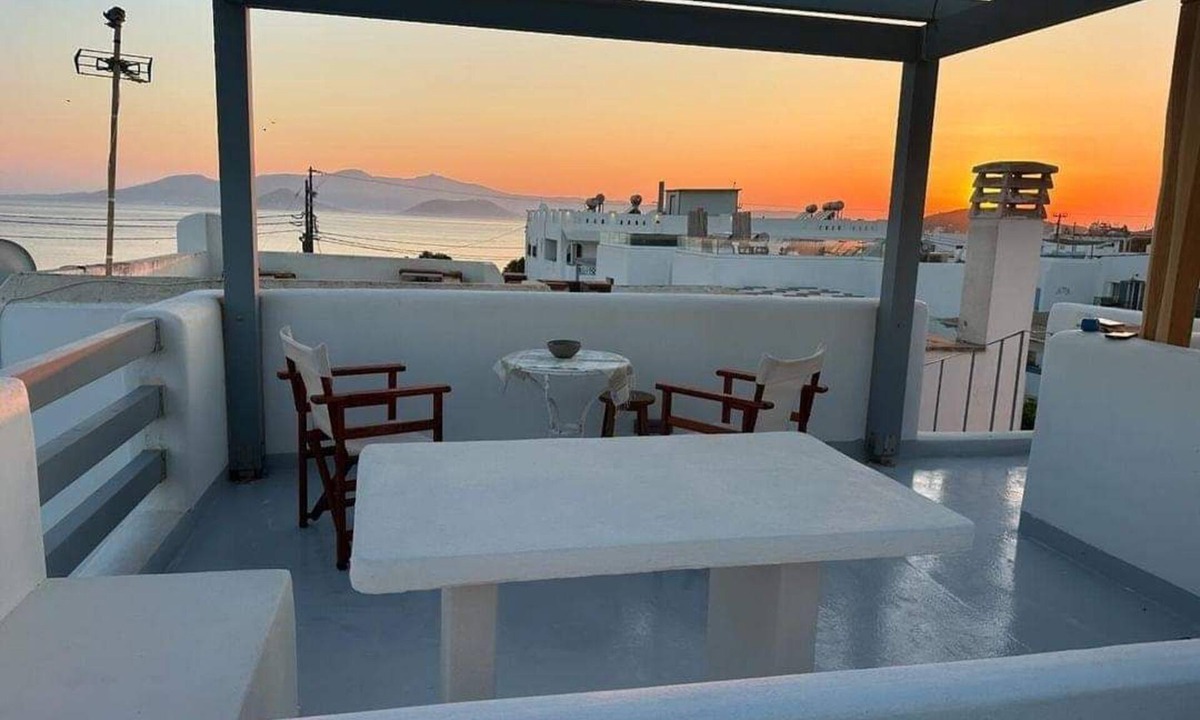 Agios Prokopios Apartment | Charming Greek Apartment – Relax on the Rooftop with Sea View, 60m to the beach