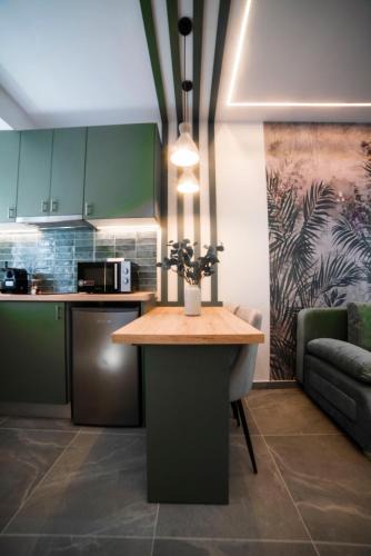Thessaloniki Apartment | Coloris Viridis room