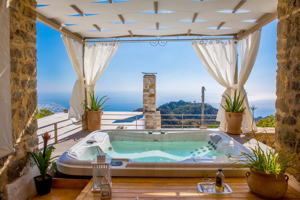 Anatoli House | Comfortable house with sea view in Anatoli + jacuzzi