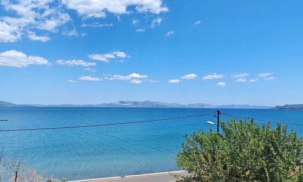 Oropos Apartment | Cosy Seaside Apartment above the sea