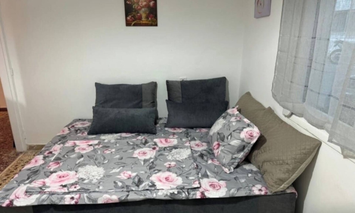 Mytilene Apartment | Cozy 2-bedroom apartment in peaceful Mitilini with WiFi, AC 1A up to 5 people