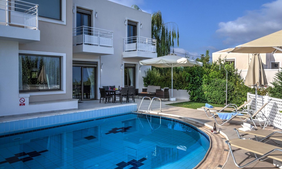 Skouloufia Villa | Cozy sea view villa perched on the hillside