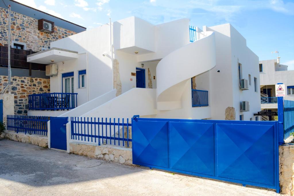 Cretan Muses | Old Hersonissos