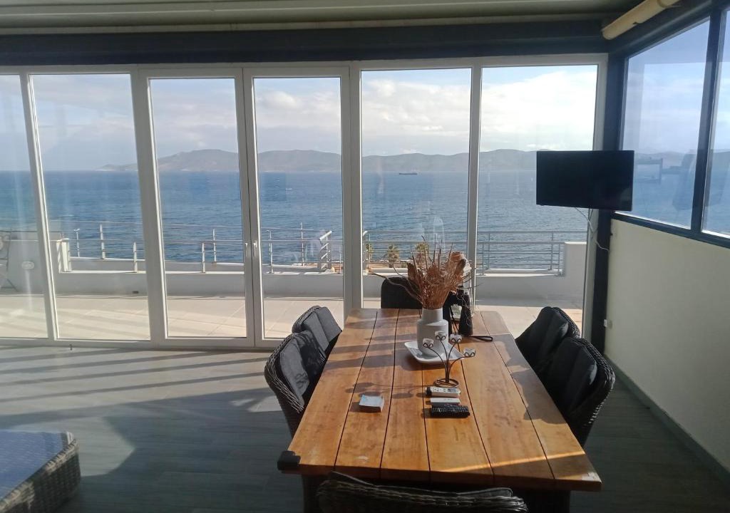 Lavrio Apartment | deep blue