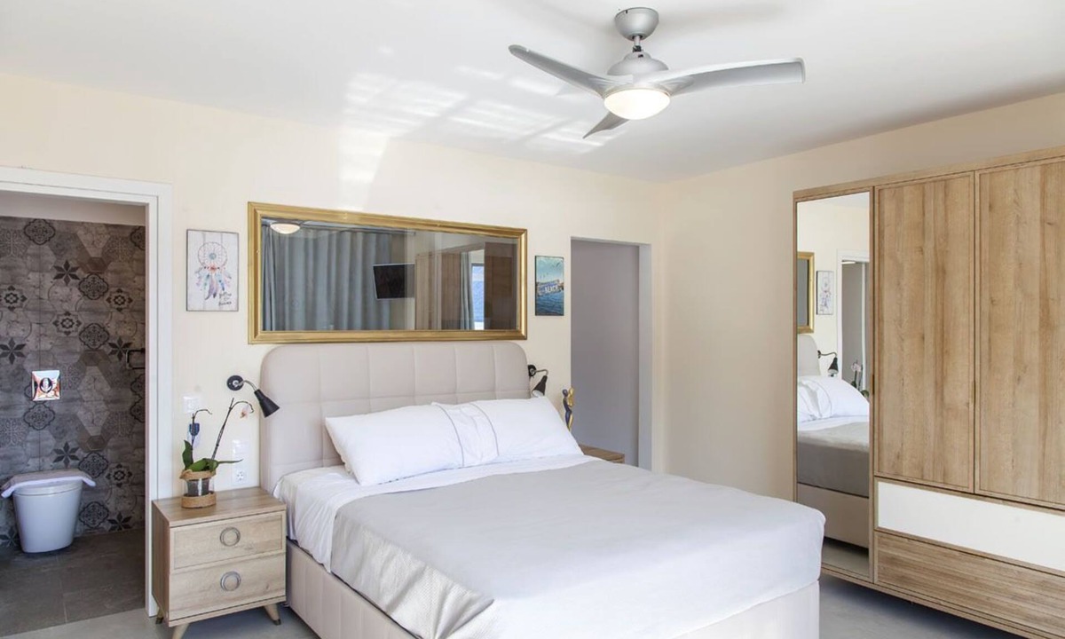 Evgiros Apartment | Deluxe suite with plunge pool