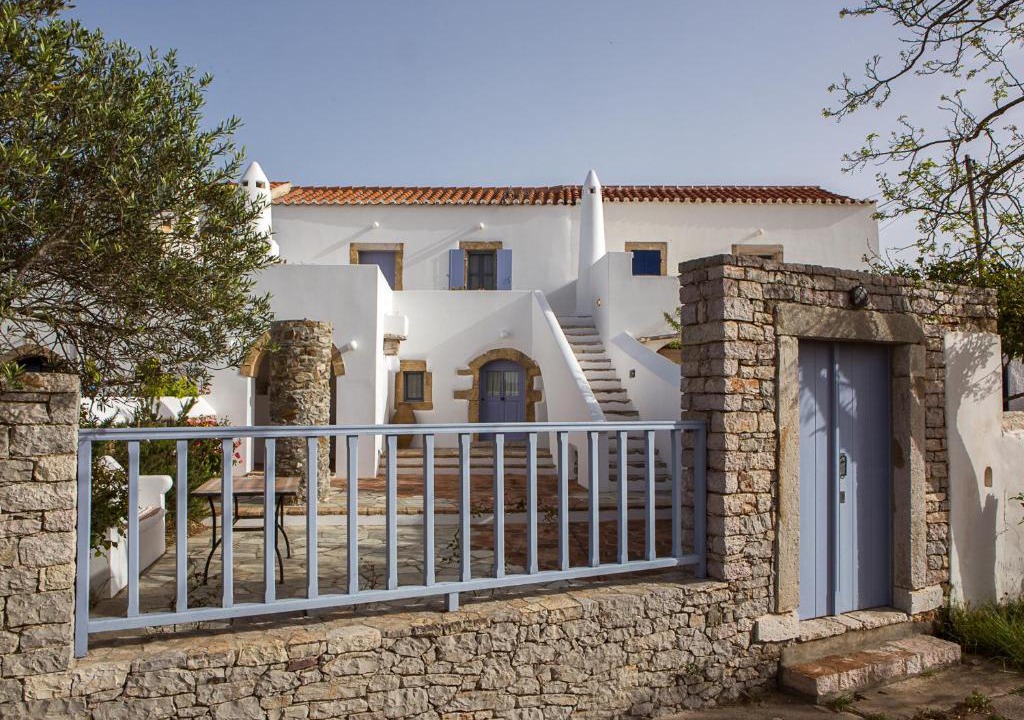 Perlegianika House | Dipaton House