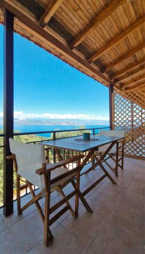 Petaleia Apartment | Efi Loutses