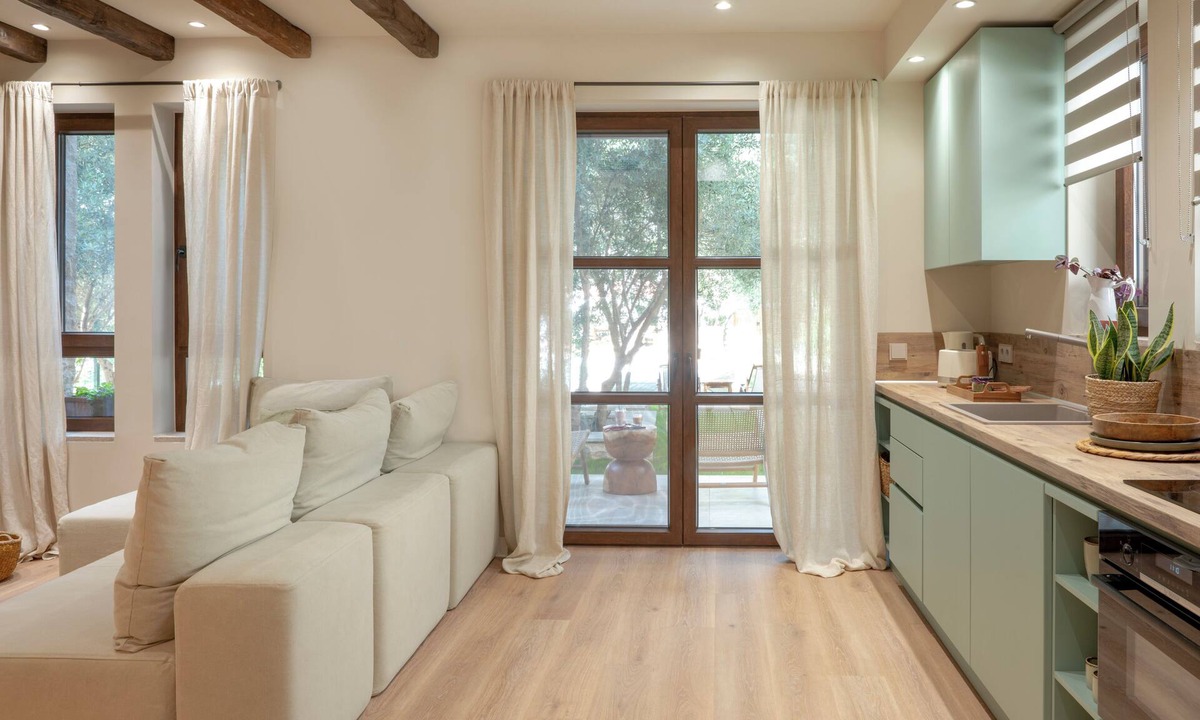 Ierissos Apartment | Elea 1 - Modern with comfortable furnishings and close proximity to the beach