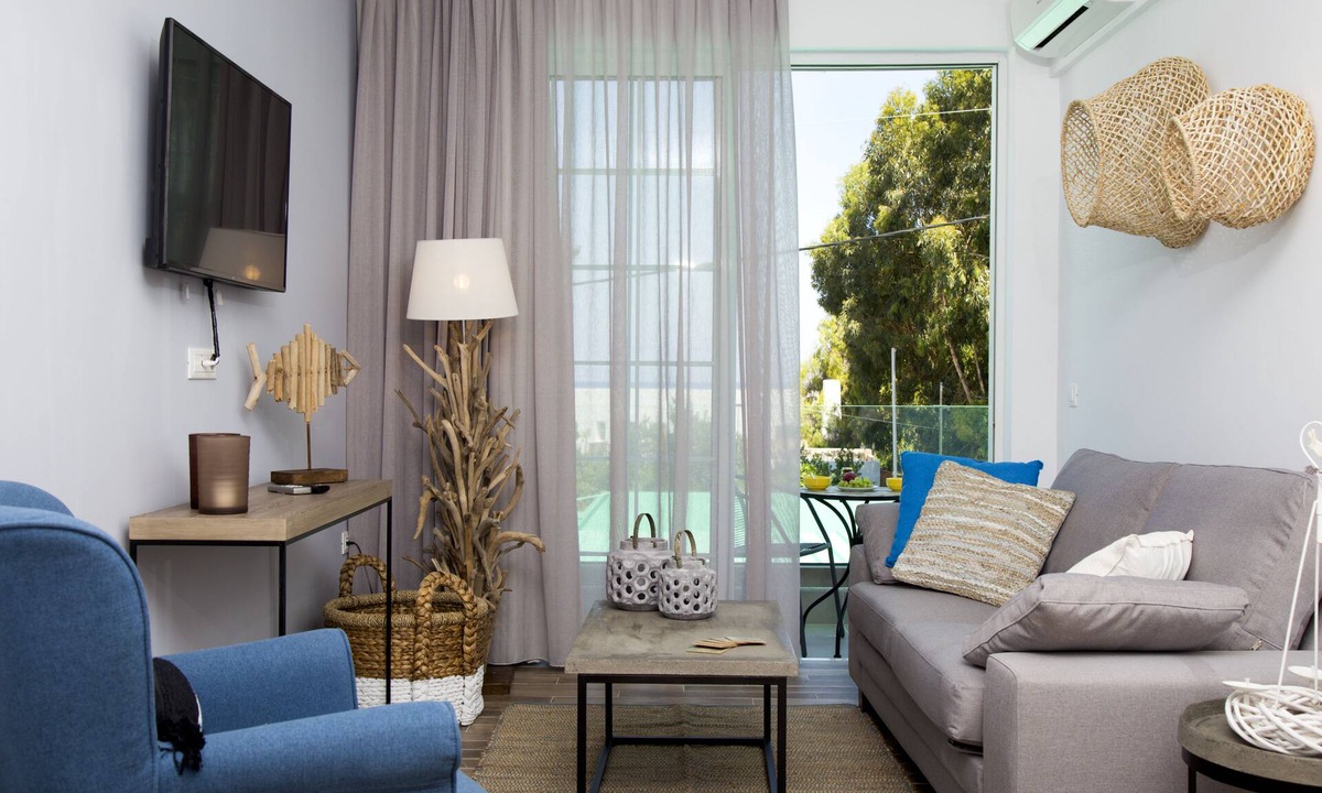 Ixia House | Elenis Philoxenia
