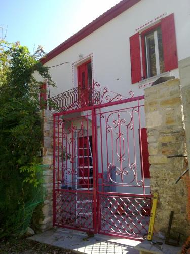 Horto Apartment | Epavli Sofia' s two Apartments in Horto, 30m from the sea
