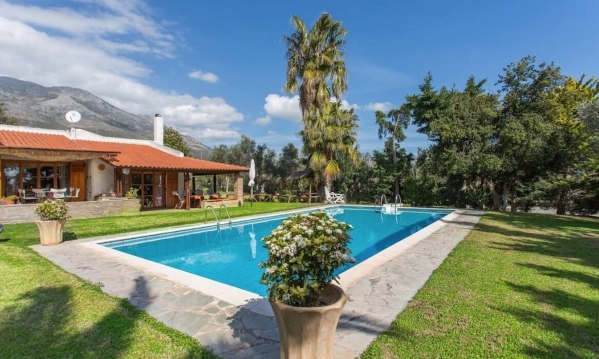Eretria Villa | Eretria Retreat Villa:< 90 min from Athens Airport