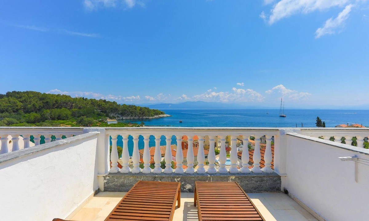 Gaios Apartment | Faros Dio Gaios Studio sea Views Private Sun-loungers